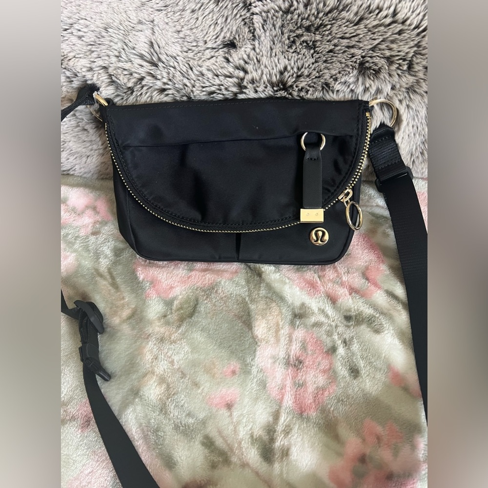 Lululemon crossbody bag “new” no tags